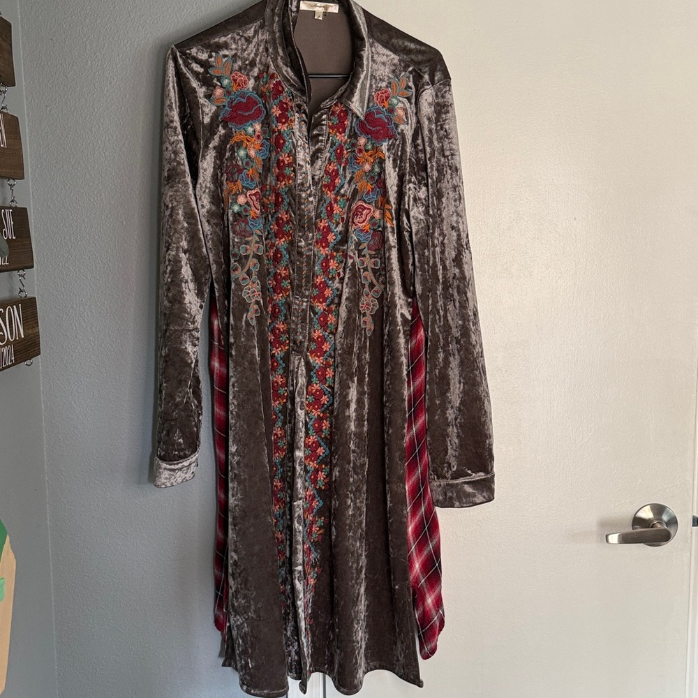 Gorgeous Andre’e By Unit Crushed Velvet Embroidered Plaid Duster Dress Lg - Picture 3 of 11